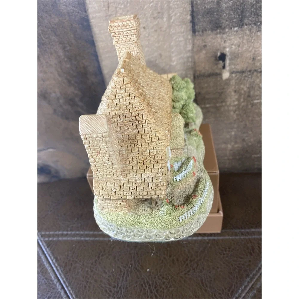 Vintage David Winter Kent‎ Cottage 1985 - Hand Painted Retired Figurine - UK
